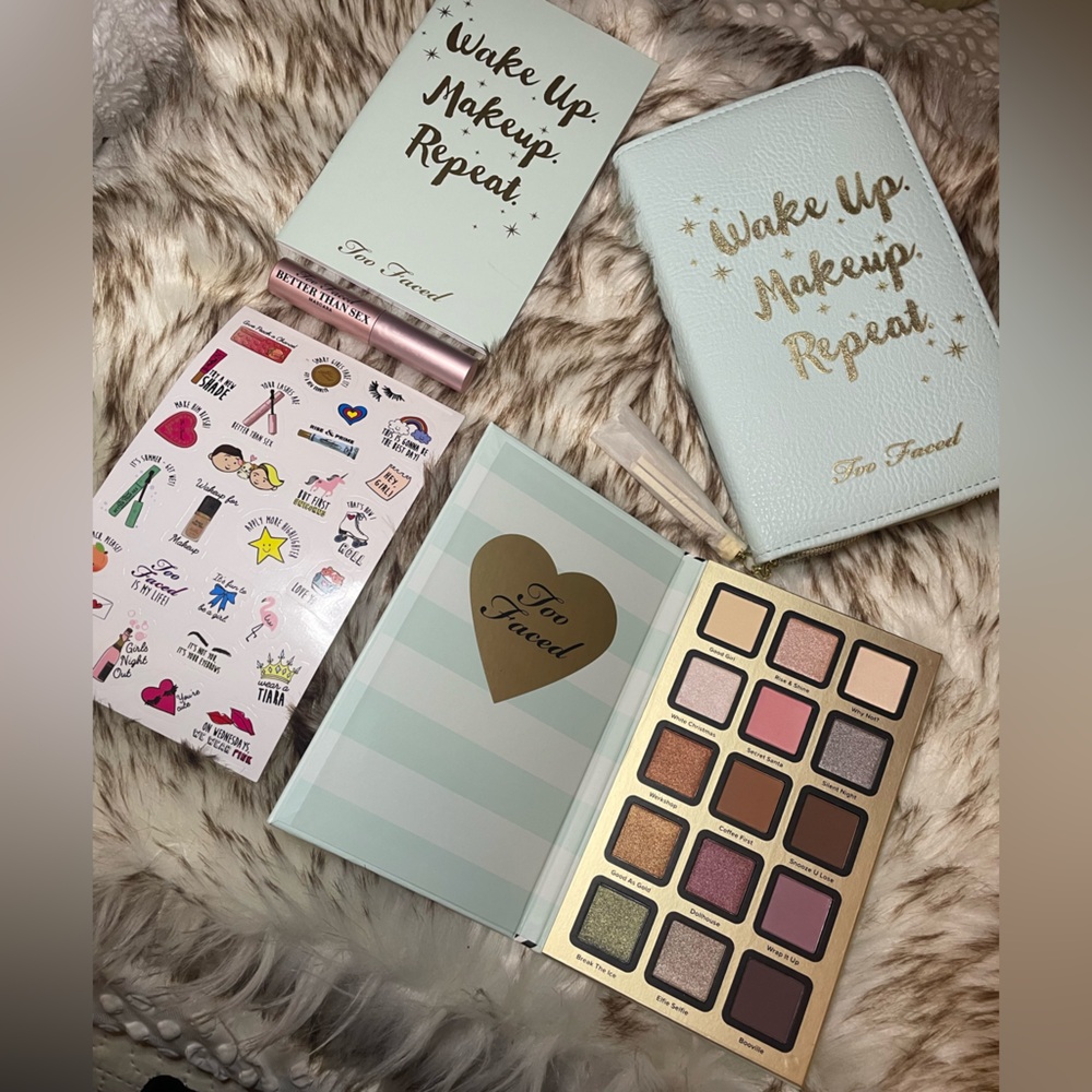Too Faced Pretty Little Planner Best Year Ever Eyeshadow set. Holiday limited ed - Picture 3 of 7
